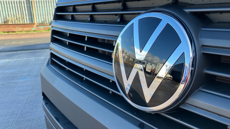 Volkswagen Crafter Cr35 Mwb Diesel Fwd 2.0 TDI 140PS Commerce Plus High Roof Van